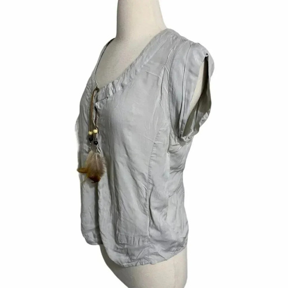 Stitch &‎ Soul M gray BOHO feather tassels short sleeve top - Picture 2 of 6